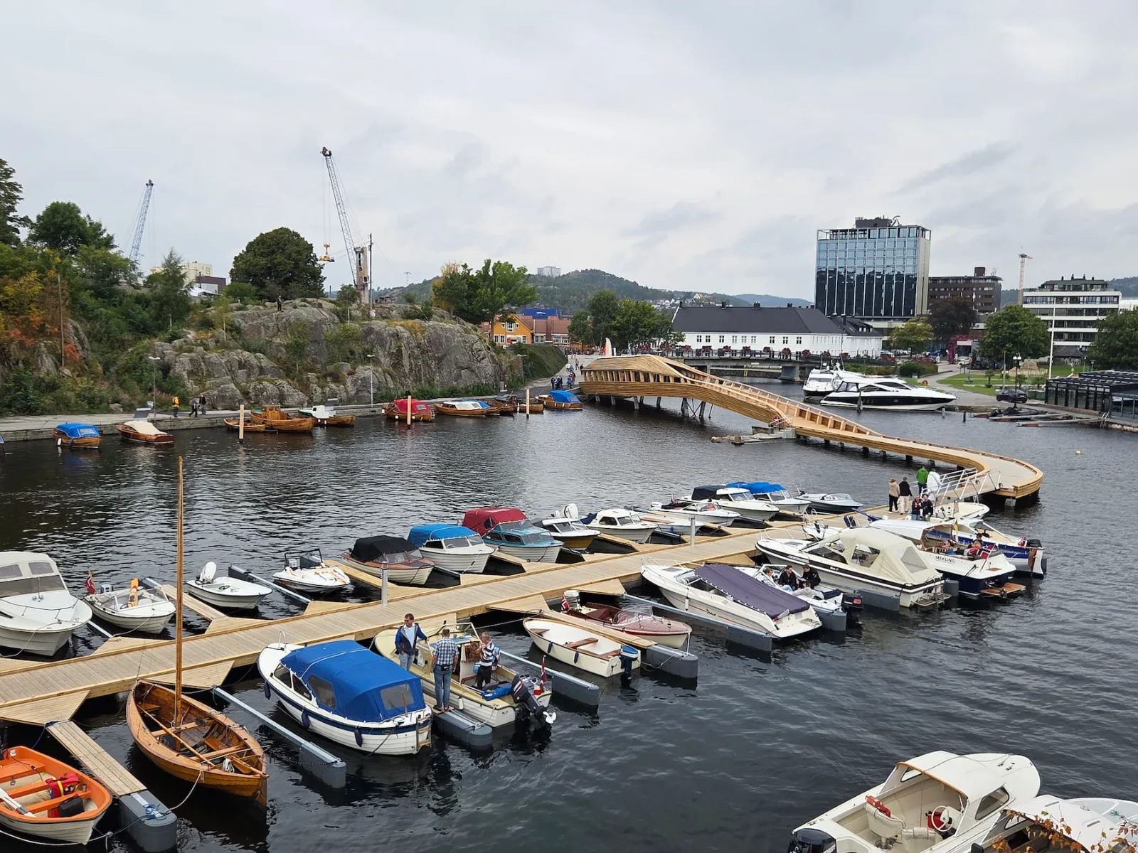 Museumshavna er blitt enda finere med den nye bryggen (Bilde: Vest-Agder-Museet)